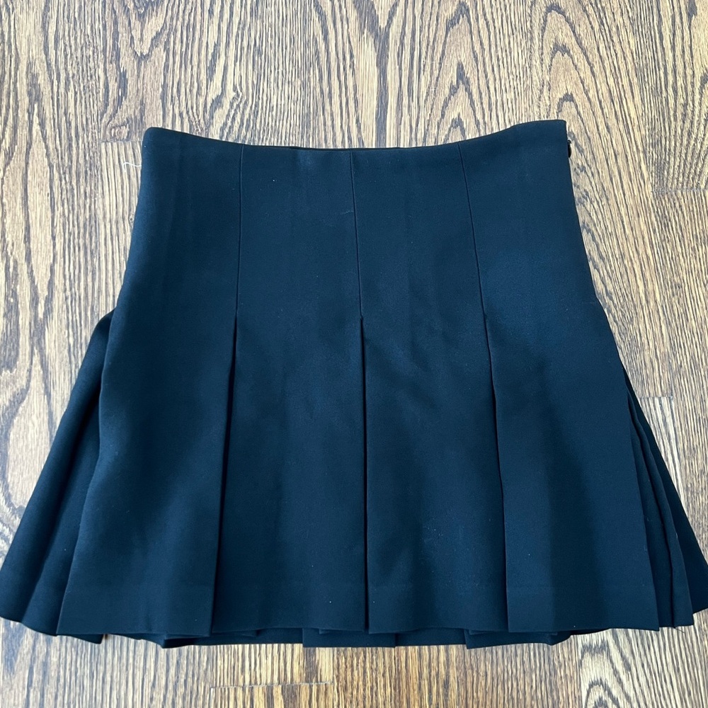 Aritzia Babaton Black Pleated Mini Skirt Size 00
